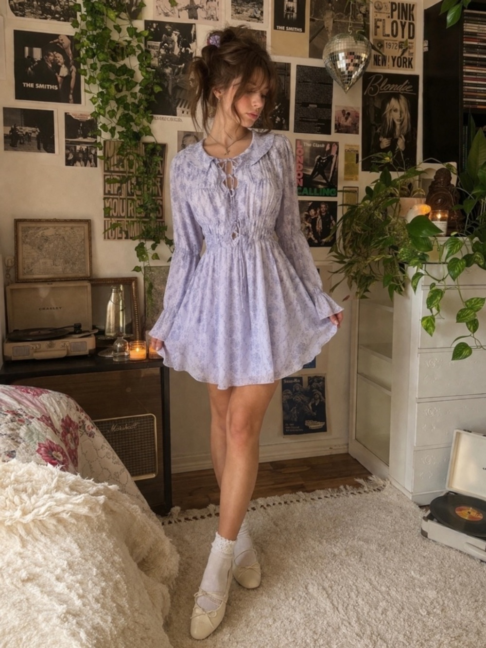 Kimchi Blue  Smocked Lonie  long sleeve Mini Dress Blue Floral Boho Coquete Sz M